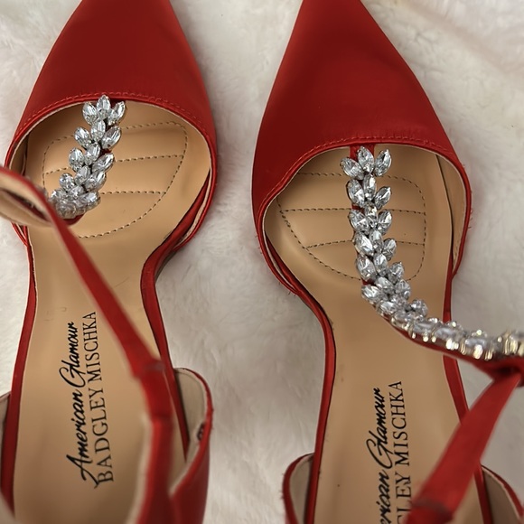 BADGLEY MISCHKA AMERICAN GLAMOUR Red Pointed Toe Embellished Heels - Picture 10 of 11